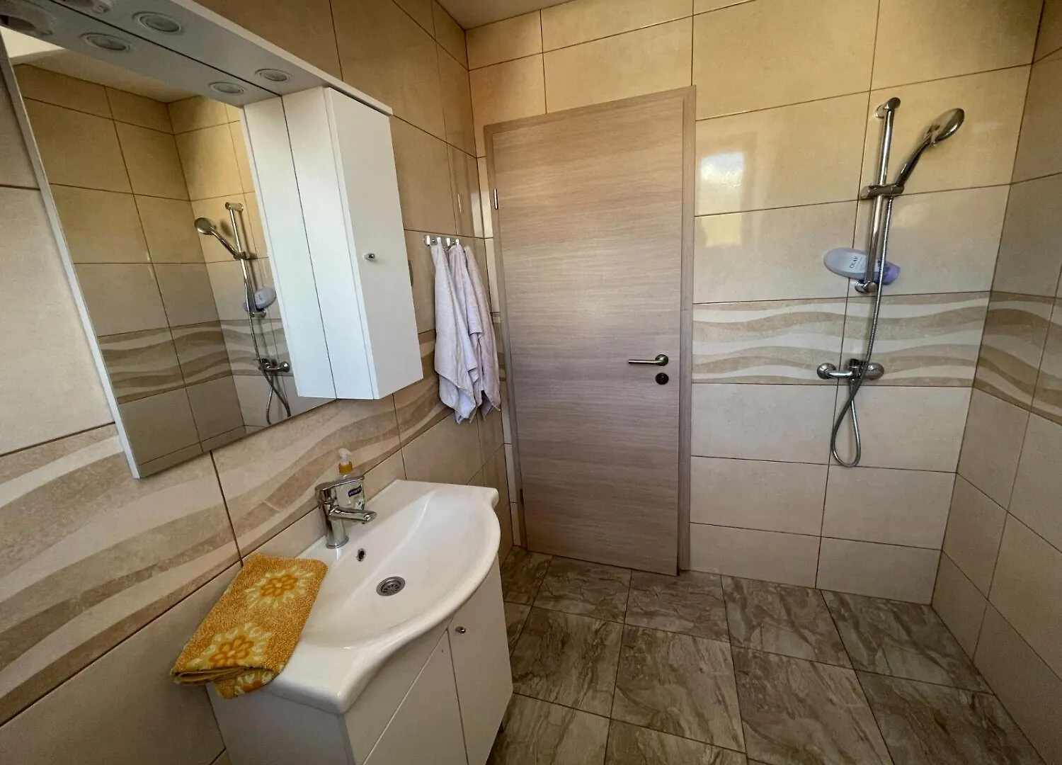 Apartments Jenny - 300M To The Beach Gornji Karin 0*,  Croatia