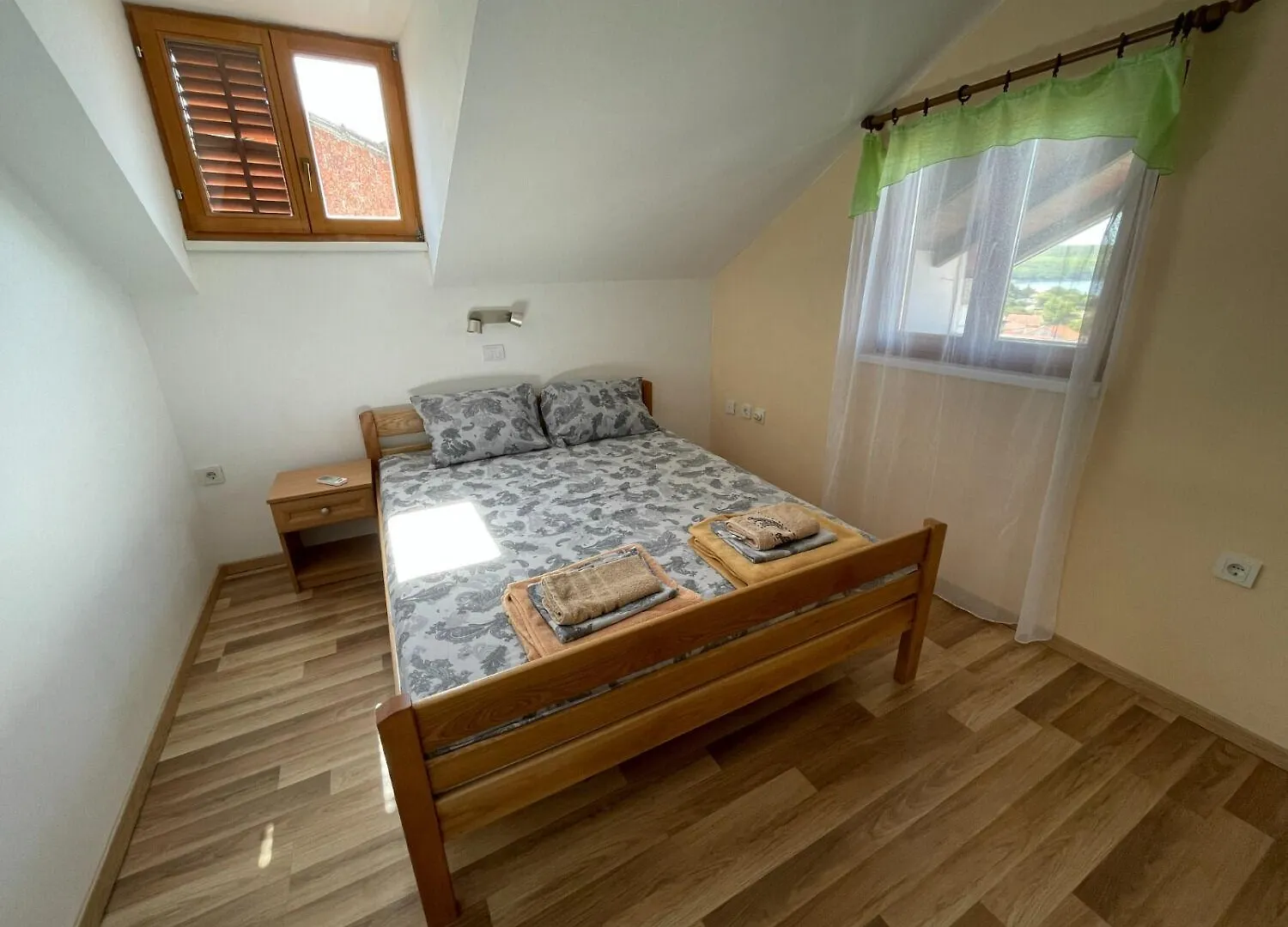 Apartments Jenny - 300M To The Beach Gornji Karin