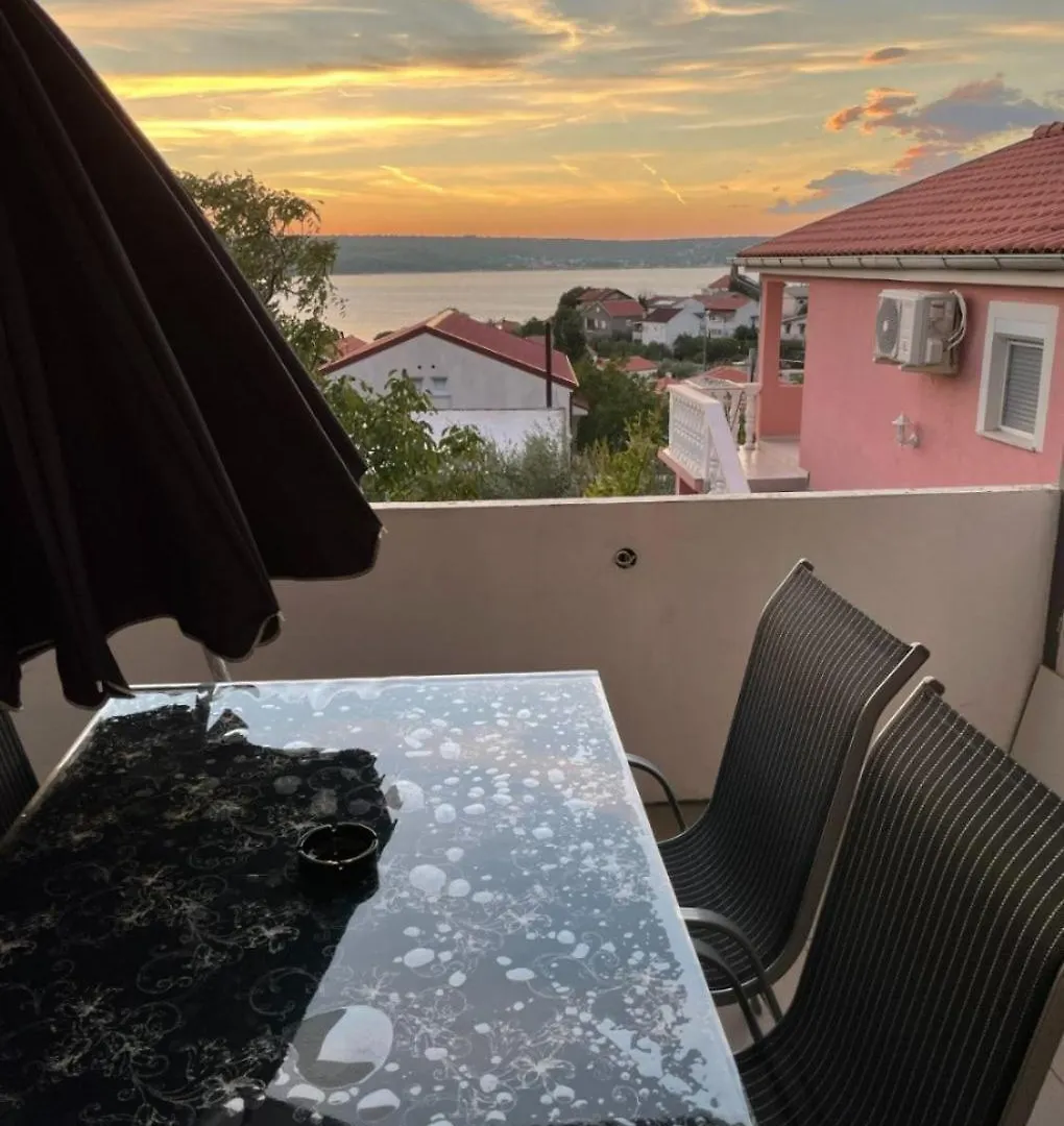 Apartments Jenny - 300M To The Beach Gornji Karin