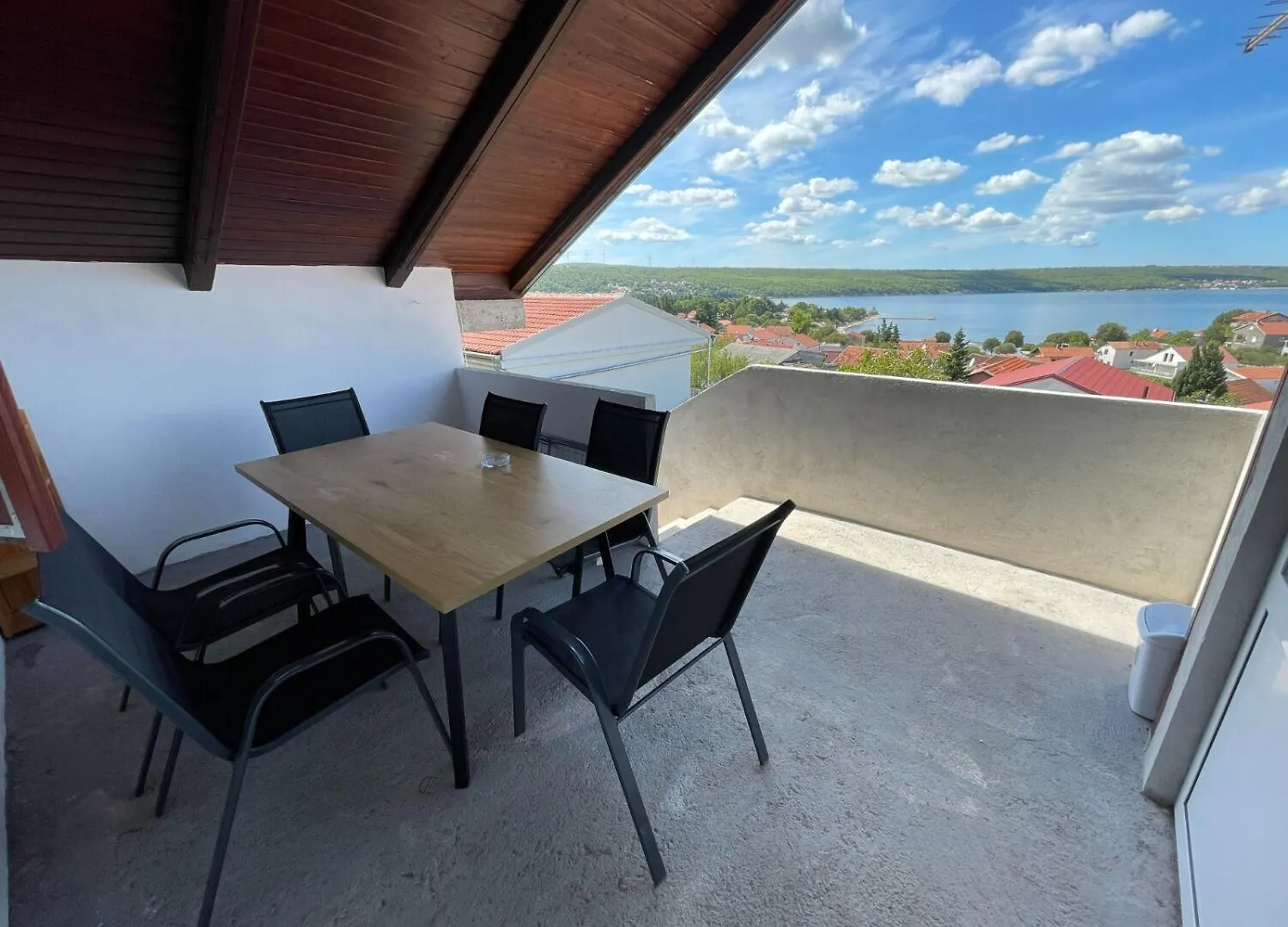 Apartments Jenny - 300M To The Beach Gornji Karin