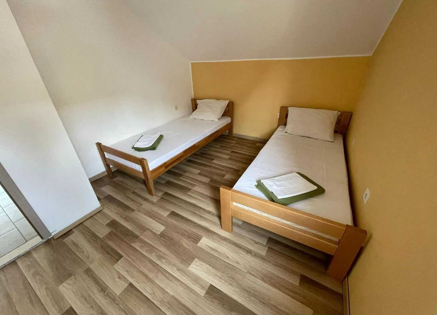 Apartments Jenny - 300M To The Beach Gornji Karin