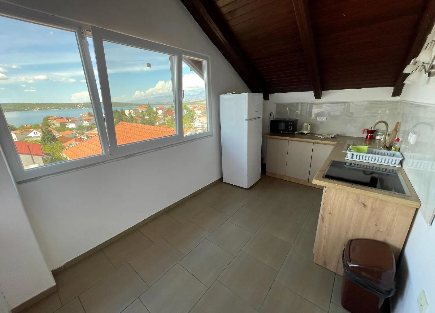Apartments Jenny - 300M To The Beach Gornji Karin
