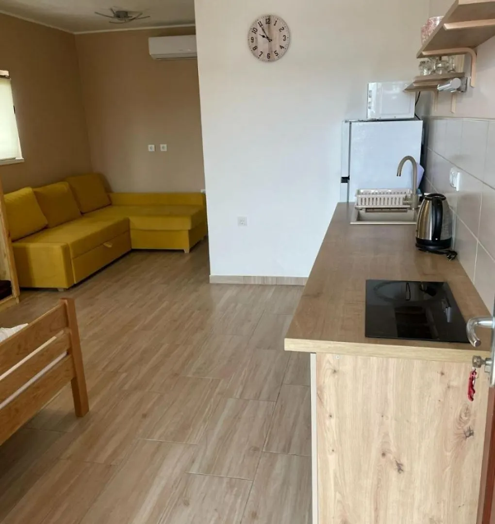 Apartments Jenny - 300M To The Beach Gornji Karin