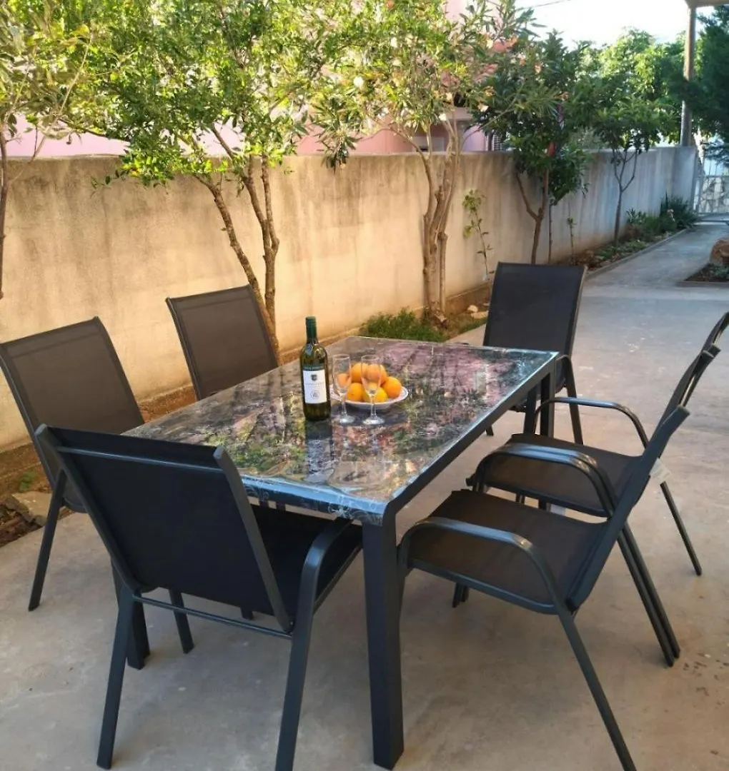 Apartments Jenny - 300M To The Beach Gornji Karin 0*,