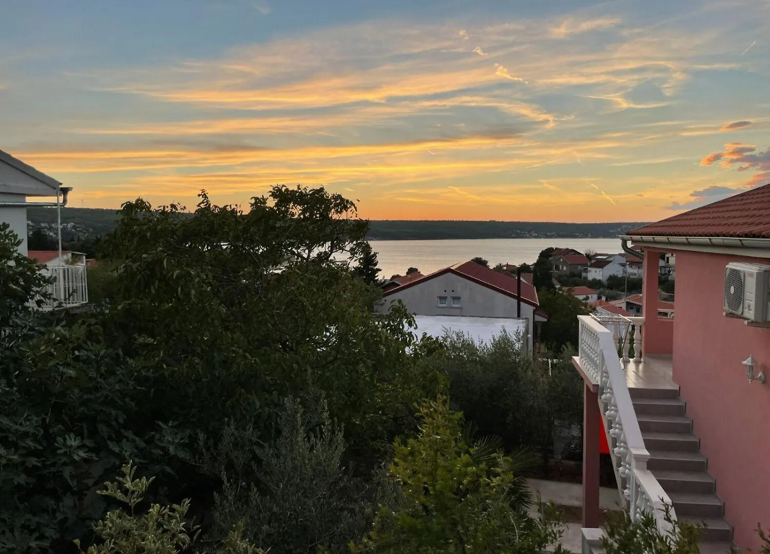 Apartments Jenny - 300M To The Beach Gornji Karin