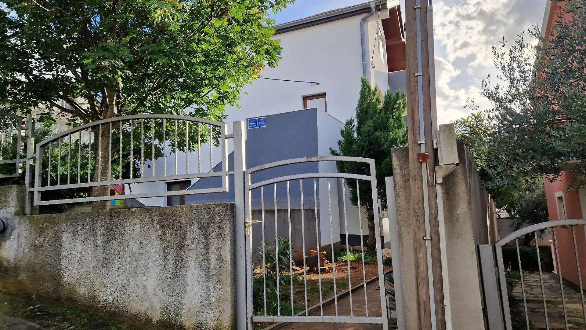 Apartments Jenny - 300M To The Beach Gornji Karin